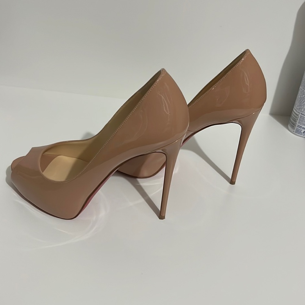 Worn 3 times. Size 36.